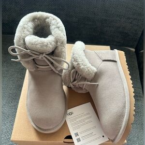 UGG big kids classic mini posy grey boot size 6/ EU38